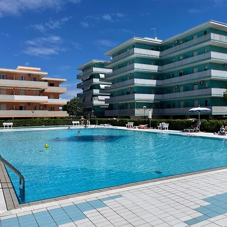 Lovely In A Pool Paradise Apartamento *
